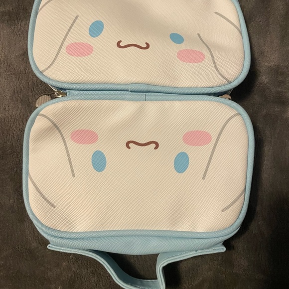 Cinnamon Roll Makeup Bag - Picture 4 of 7